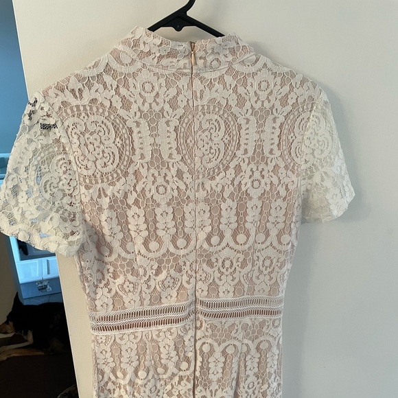 Lace short sleeved dress - Picture 9 of 16